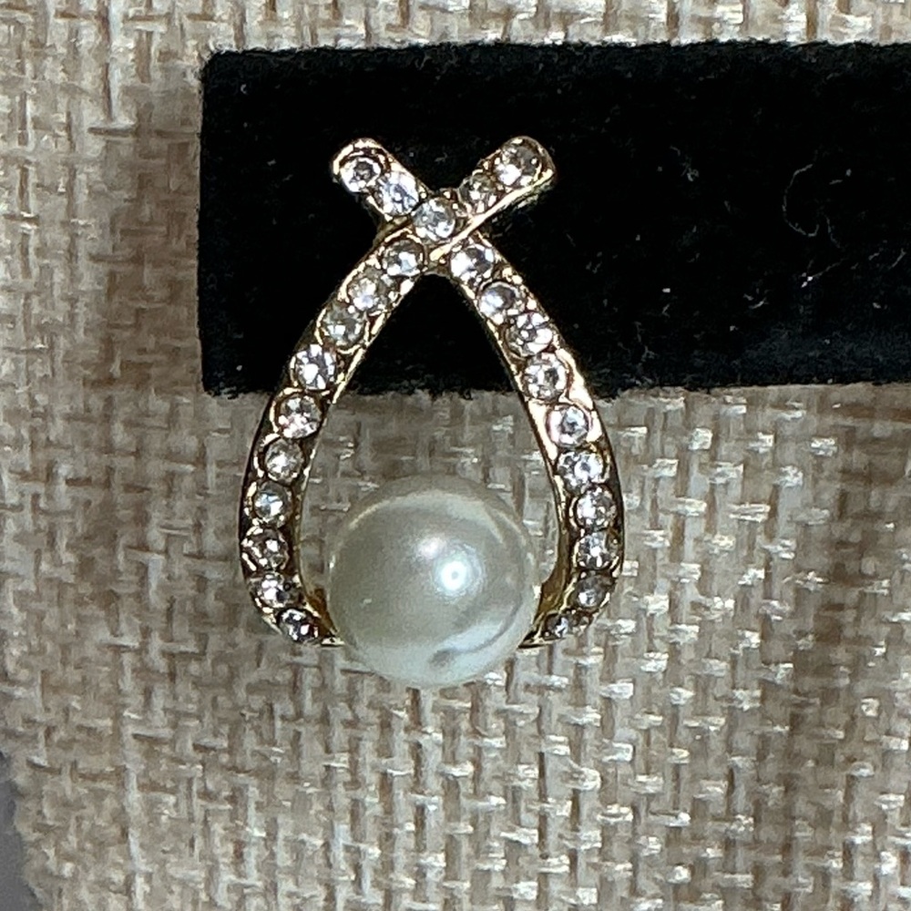 Elegant Gold Earrings with Crystals and Pearls - Picture 2 of 4